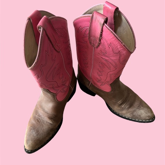 🎄3x$50 Western booties for girls 🎀 Barbie pink + FREE shipping 🚚! - Picture 3 of 4